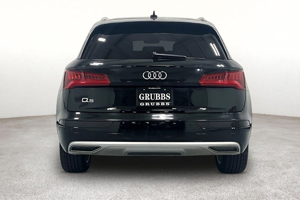 2018 Audi Q5 — interior view