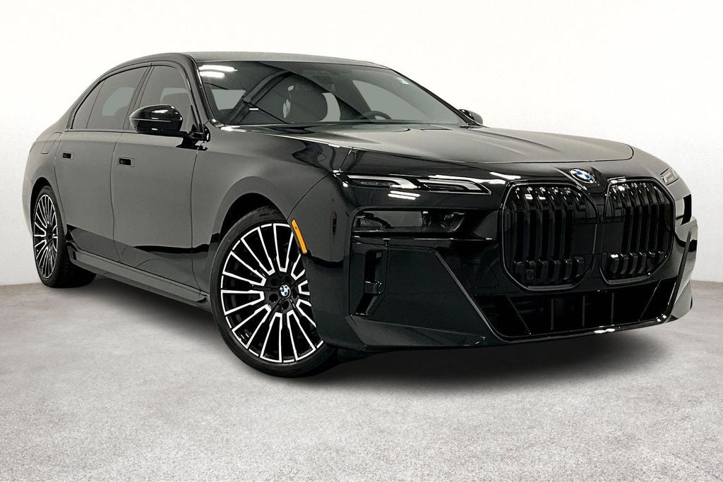 2025 BMW 7 Series 760i xDrive in Black Sapphire Metallic — front three-quarter view