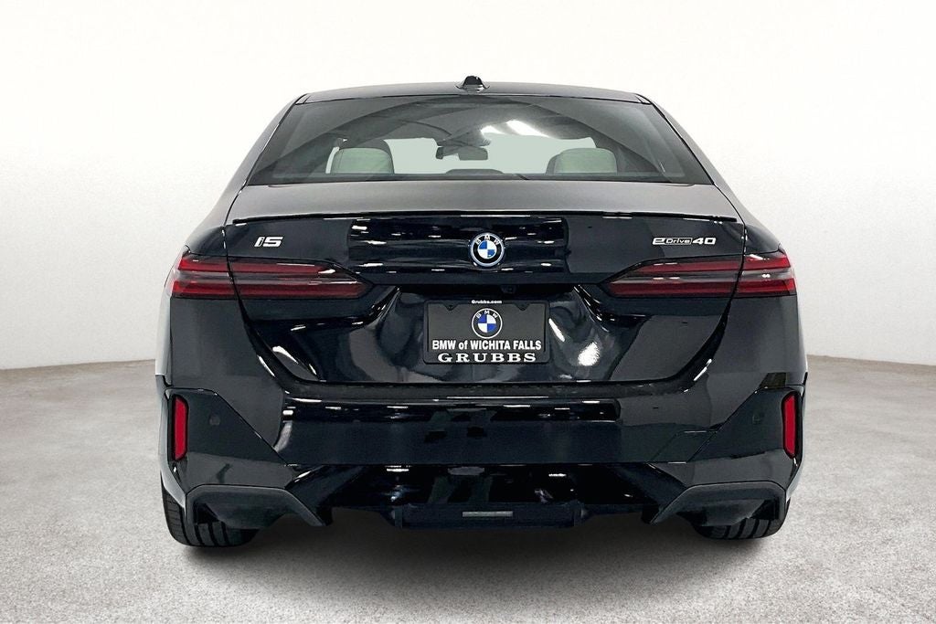 2026 BMW i5 — detail view
