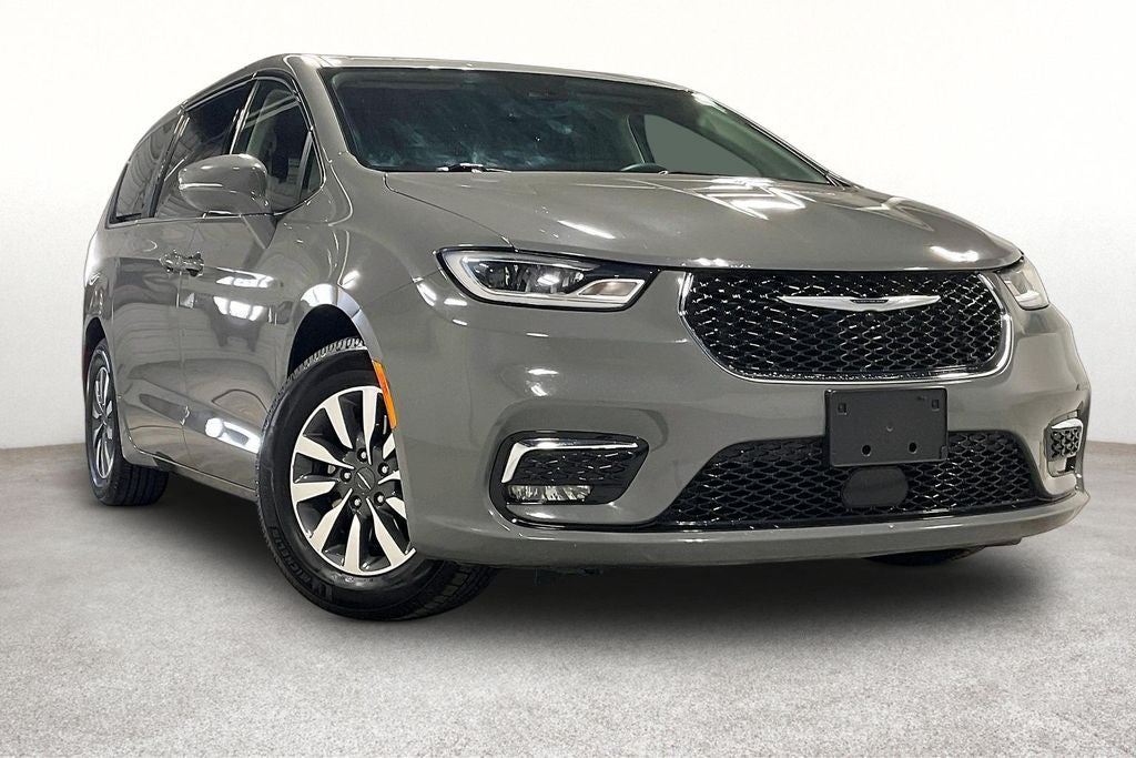 2022 Chrysler Pacifica Hybrid Touring L in Ceramic Gray Clearcoat — front three-quarter view