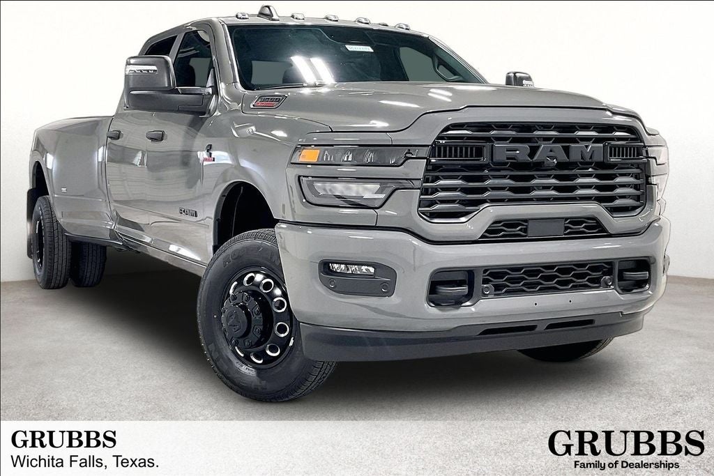 2026 RAM Ram 3500 RAM 3500 LONE STAR CREW CAB 4X4 8' BOX in Ceramic Gray Clear-Coat Exterior Paint — front three-quarter view
